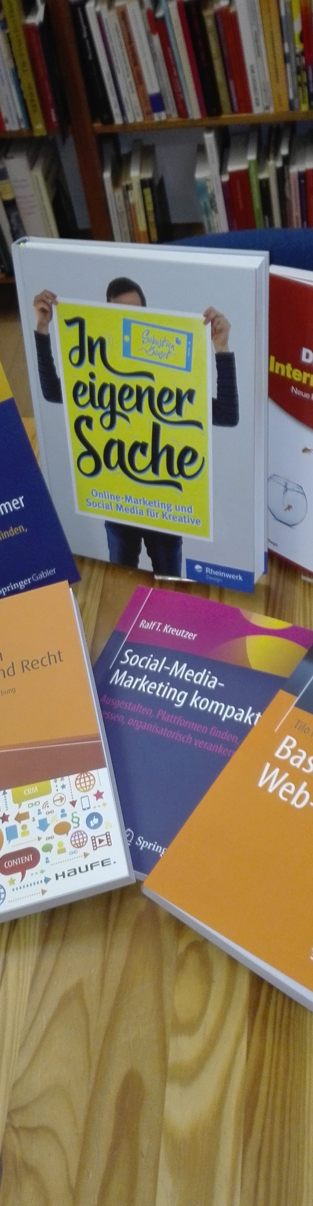 Neue Literatur im belladonna Archiv: Online & Social Media Marketing